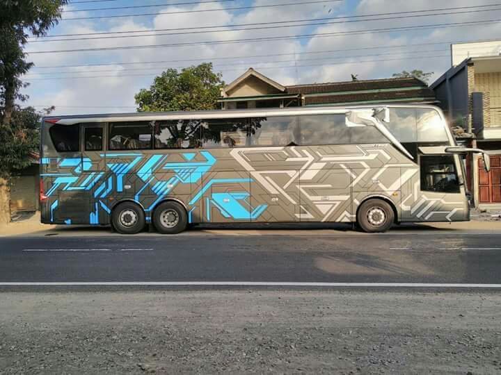 Автобус Adiputro Jetbus